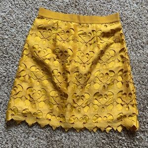 Loft size 6 women’s mustard skirt